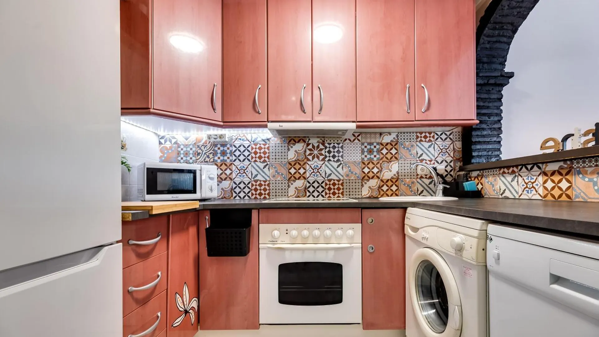 Calahonda Cozy Corner Apartment Sitio de Calahonda