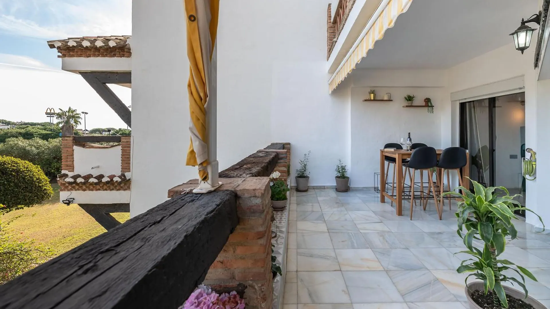 Calahonda Cozy Corner Apartment Sitio de Calahonda Spain