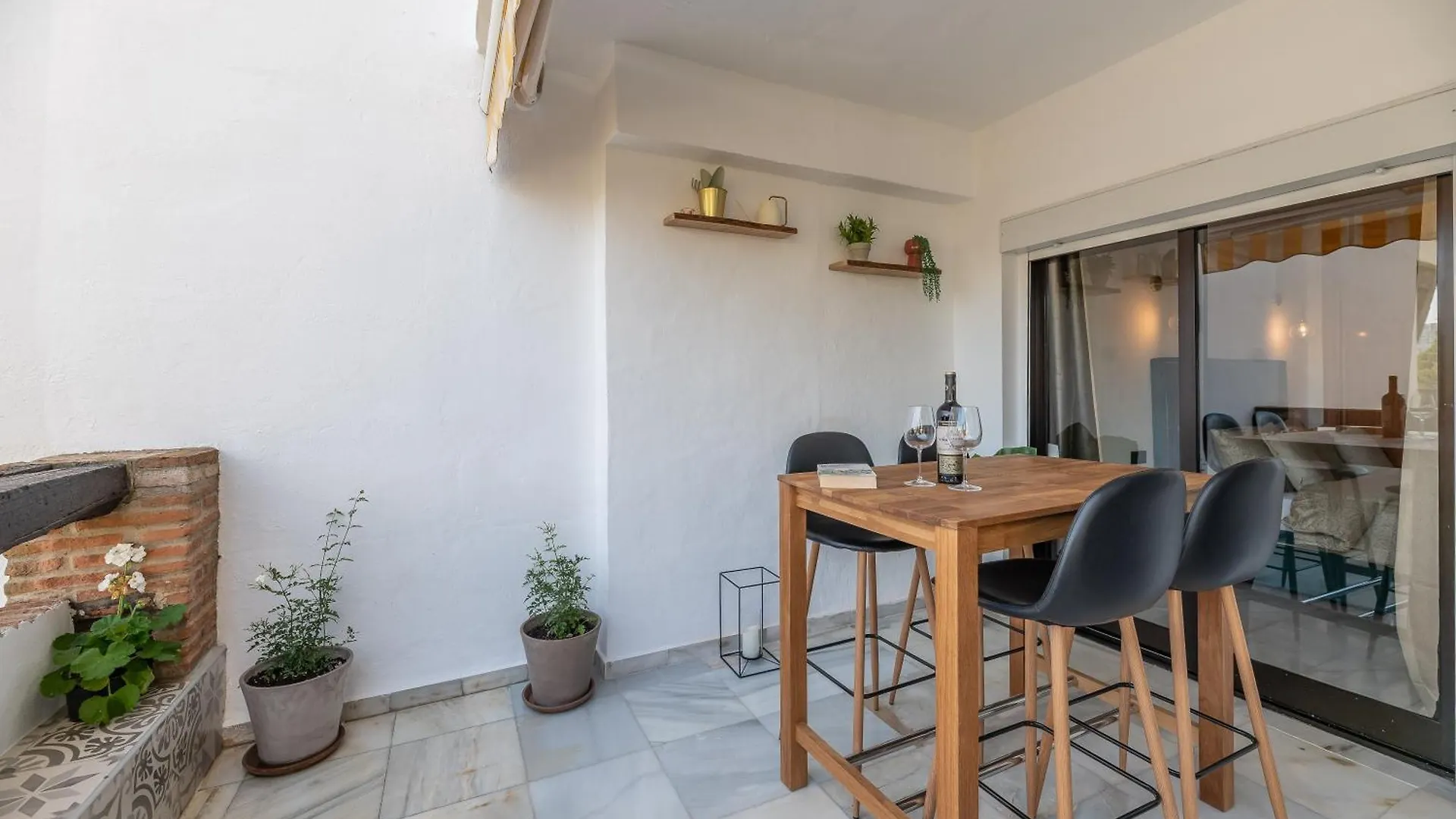 Calahonda Cozy Corner Apartment Sitio de Calahonda