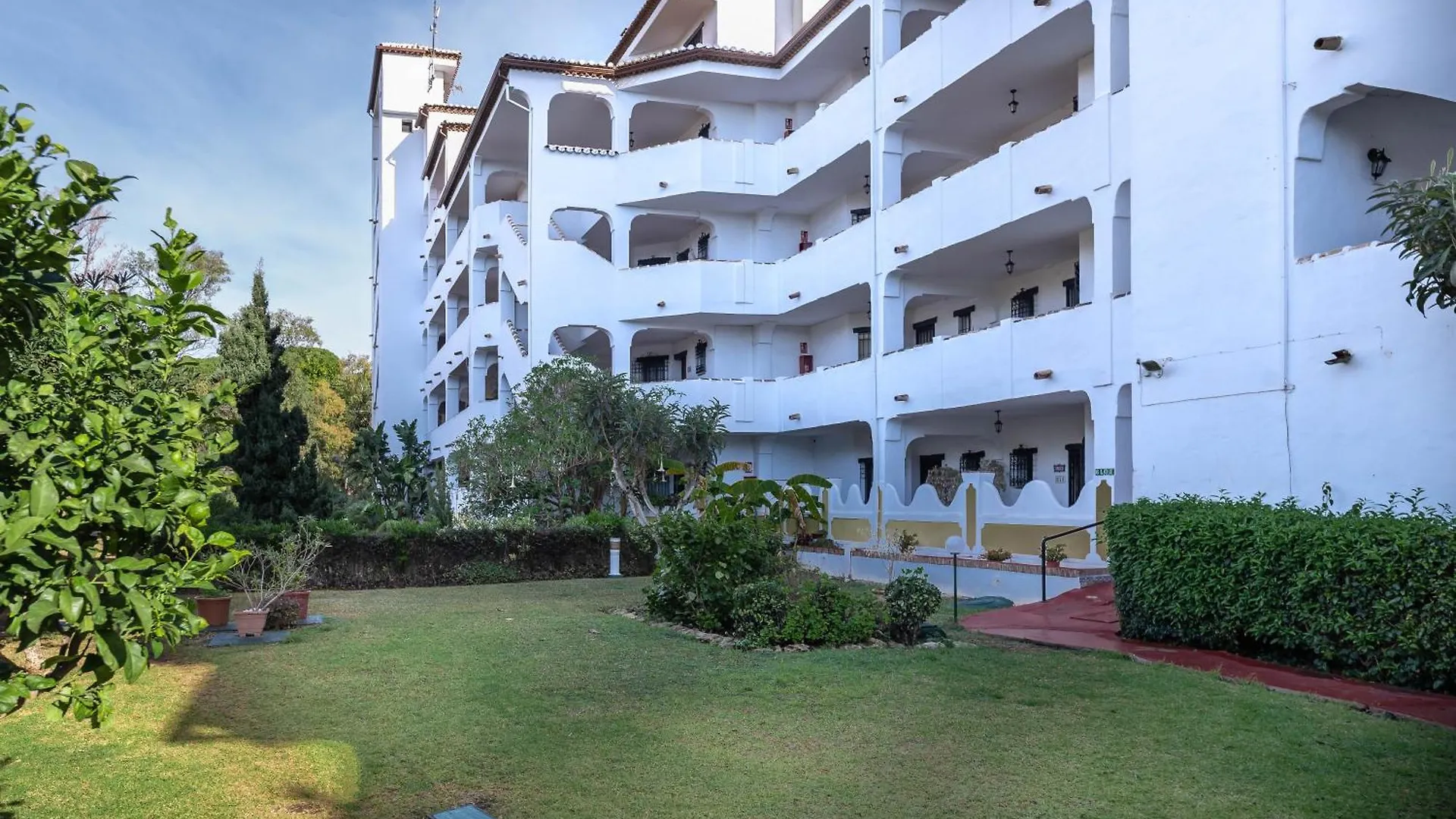 Calahonda Cozy Corner Apartment Sitio de Calahonda