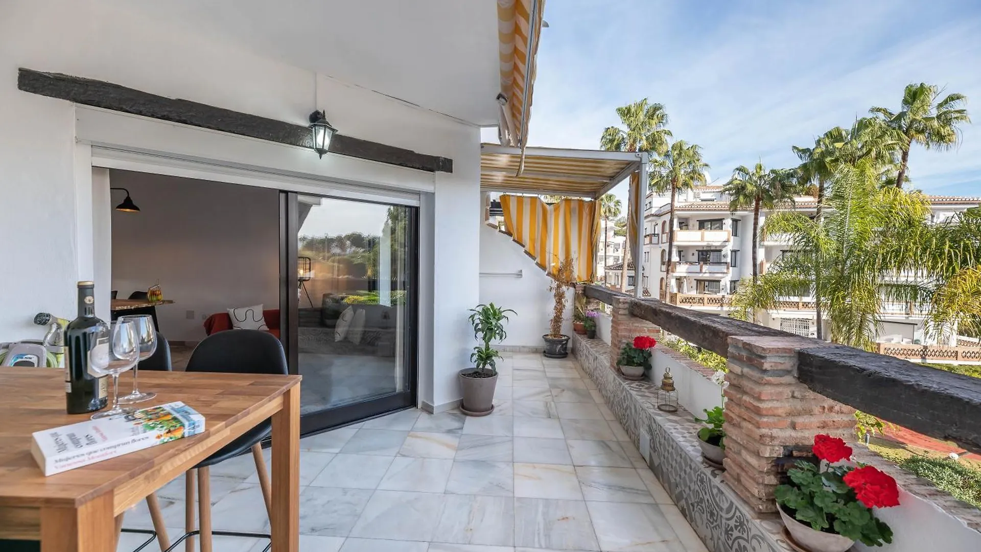 Calahonda Cozy Corner Apartment Sitio de Calahonda Spain