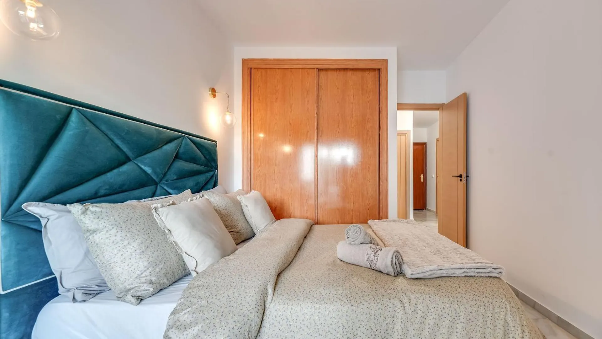 Calahonda Cozy Corner Apartment Sitio de Calahonda