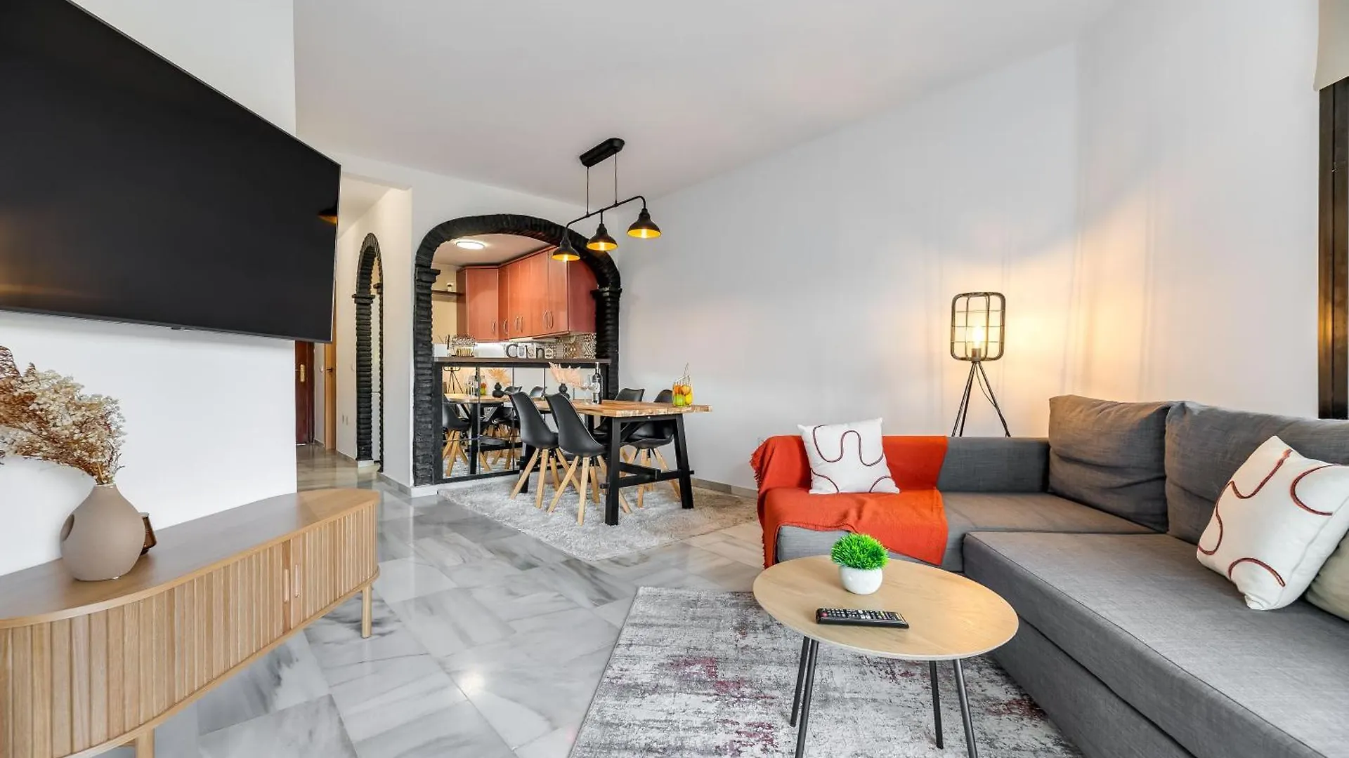 Calahonda Cozy Corner Apartment Sitio de Calahonda