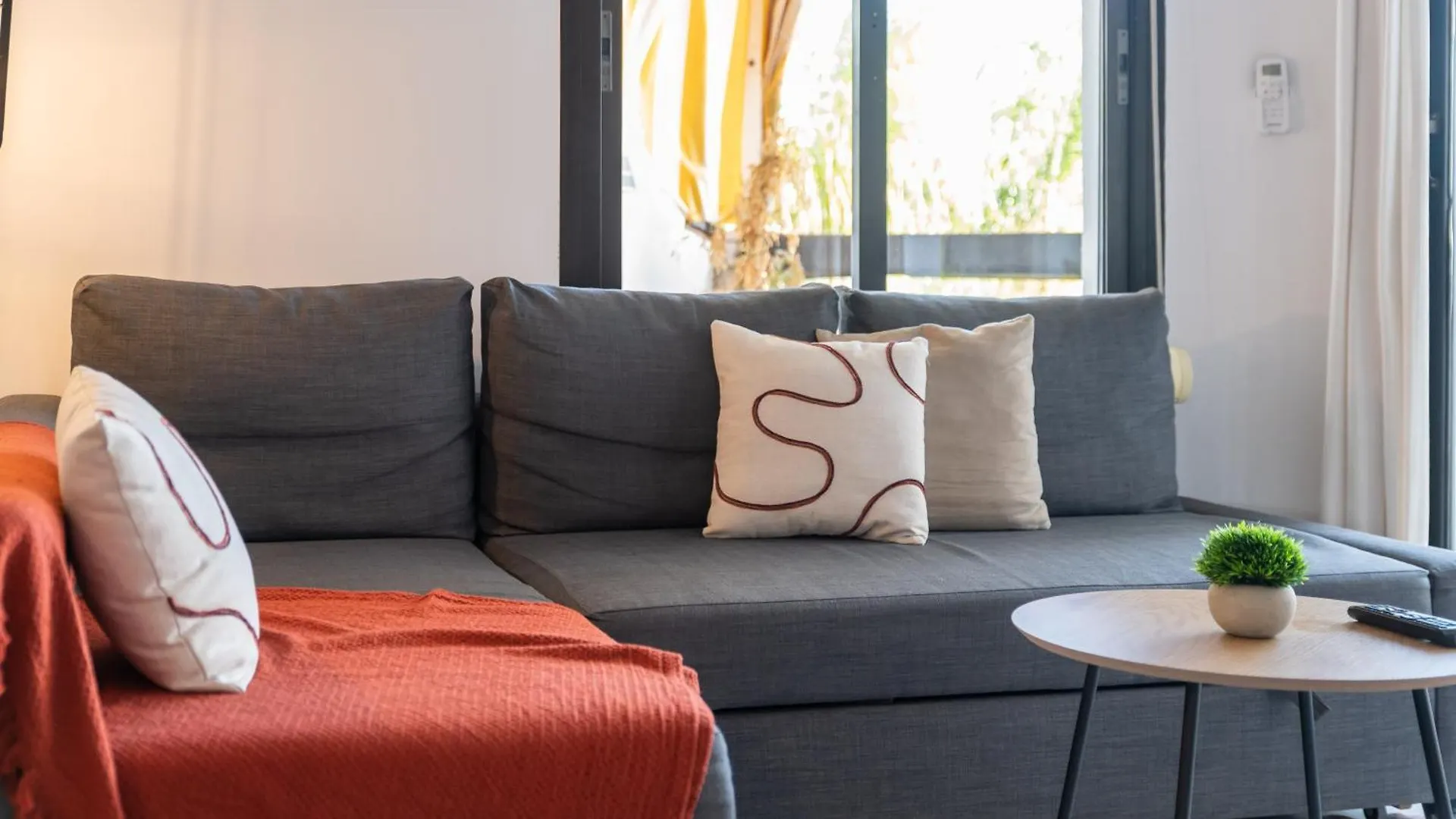 Calahonda Cozy Corner Apartment Sitio de Calahonda Spain