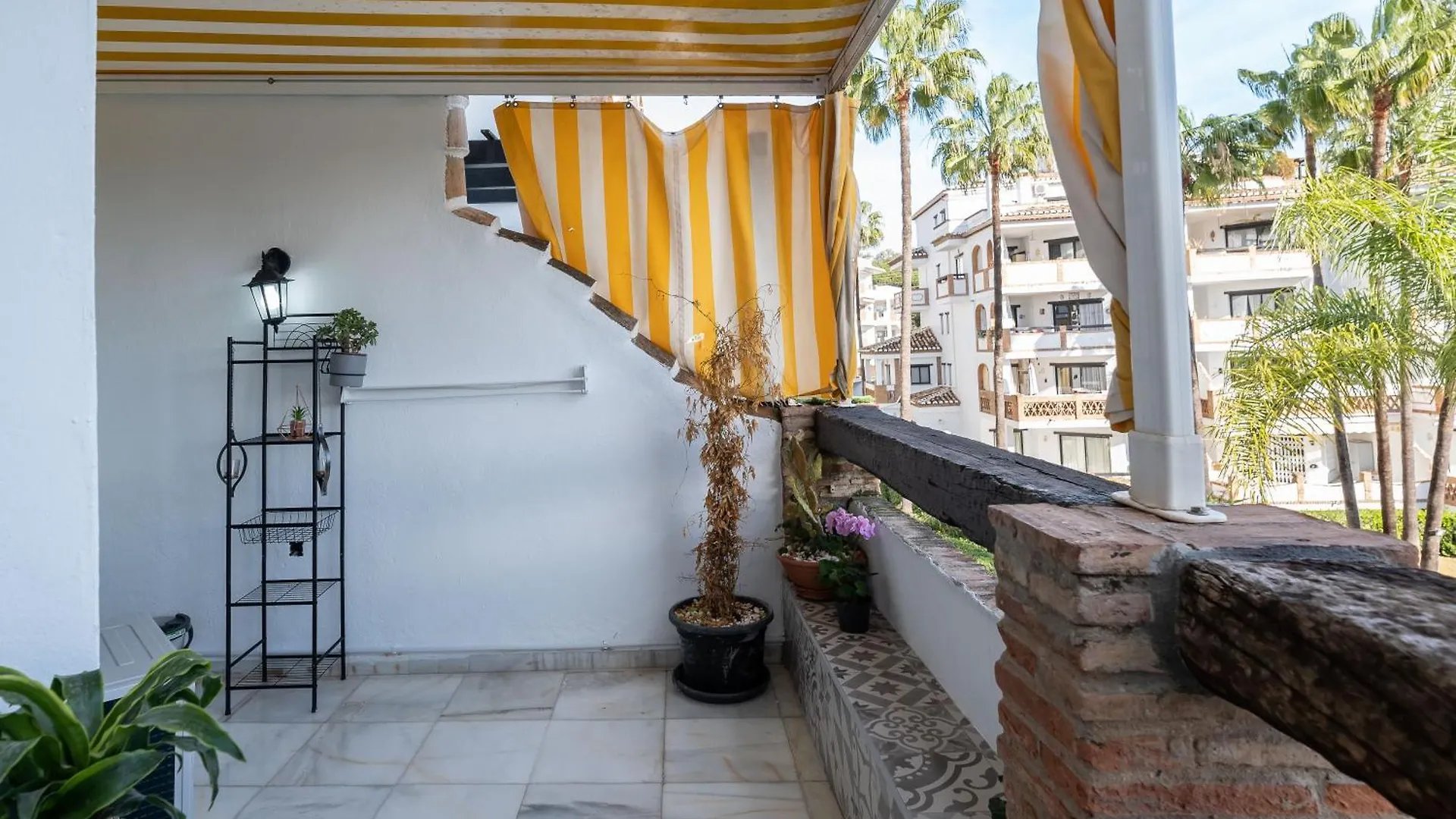 Calahonda Cozy Corner Apartment Sitio de Calahonda