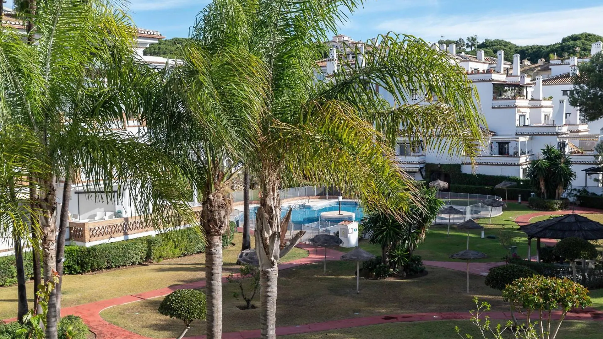 Calahonda Cozy Corner Apartment Sitio de Calahonda