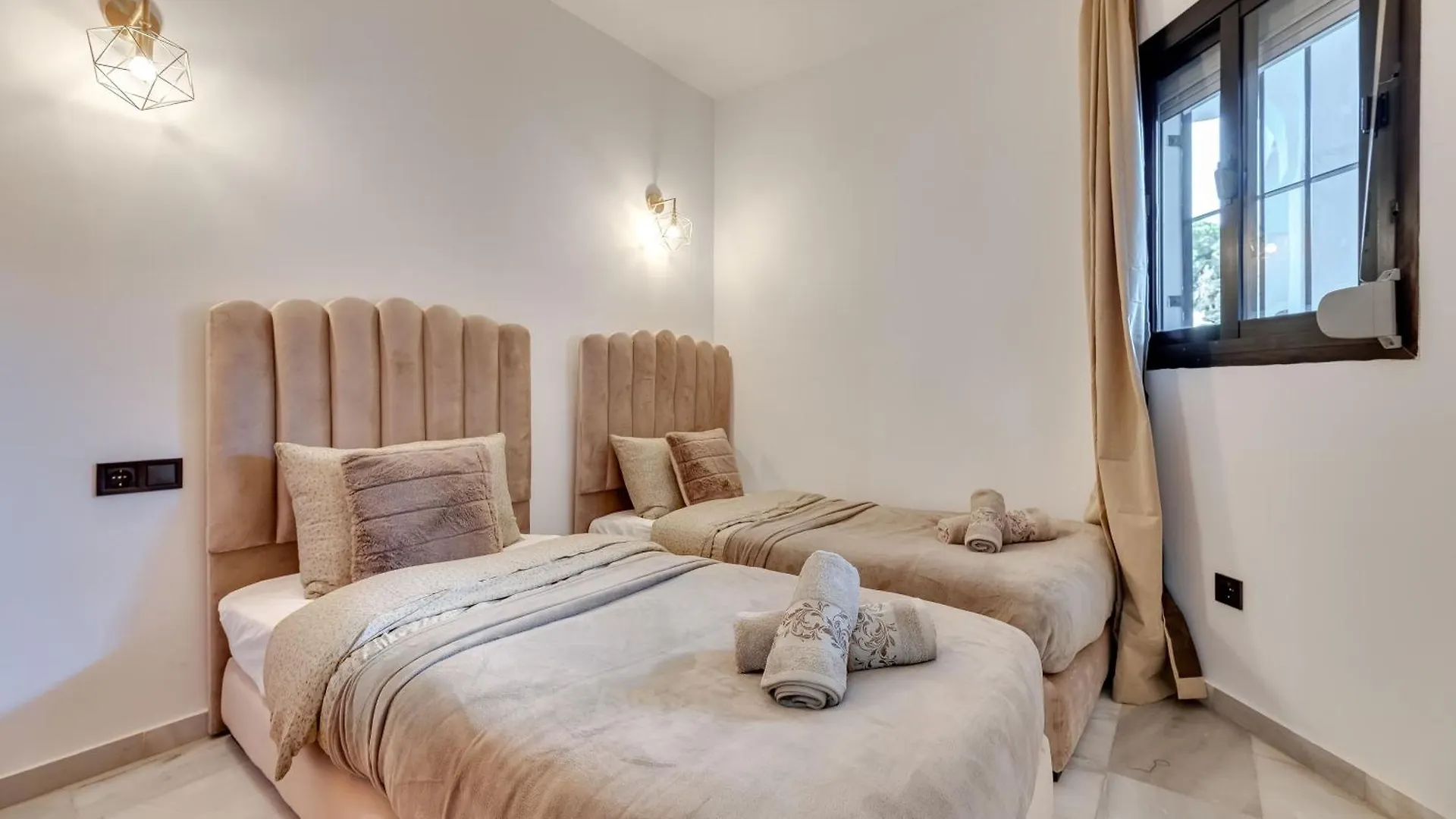 Calahonda Cozy Corner Apartment Sitio de Calahonda