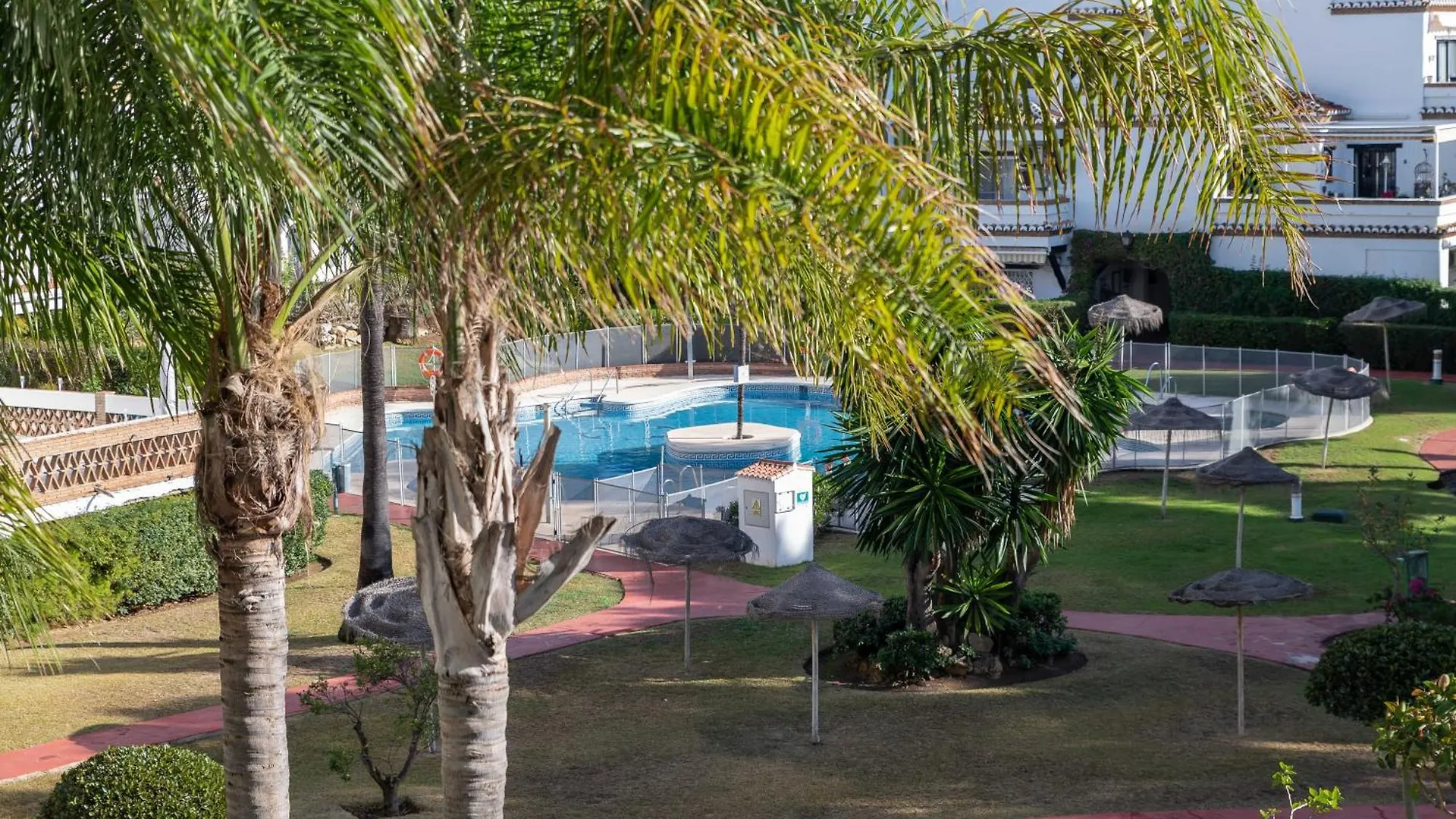 Calahonda Cozy Corner Apartment Sitio de Calahonda